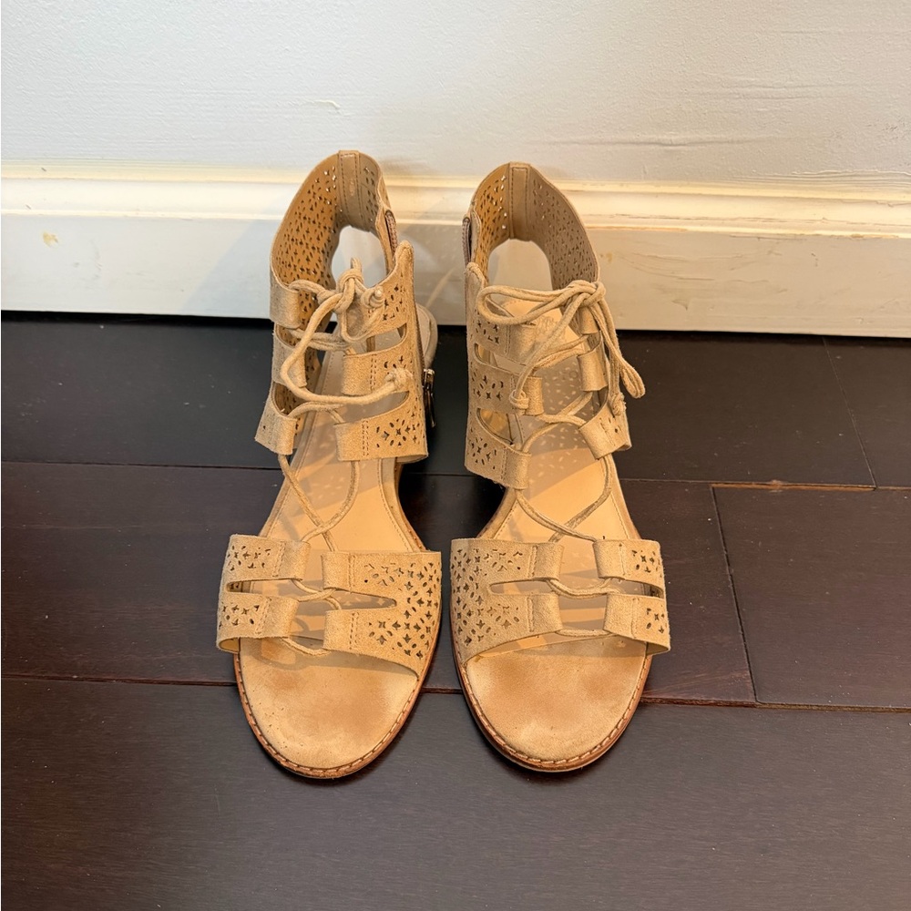 Vince Camuto VC-Retana Tan Lace-Up Sandals